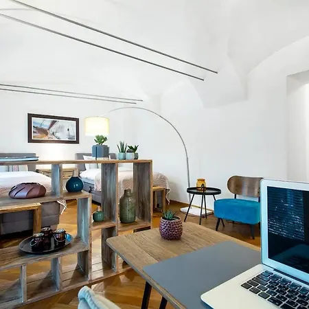 Address Deluxe Downtown Апартаменти Любляна