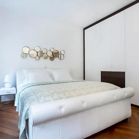 Apartment Address Deluxe Downtown