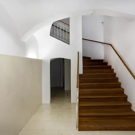 Address Deluxe Downtown Apartment *