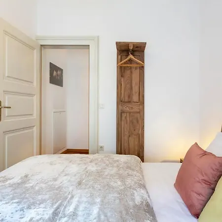 Apartment Address Deluxe Downtown