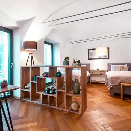 Address Deluxe Downtown *