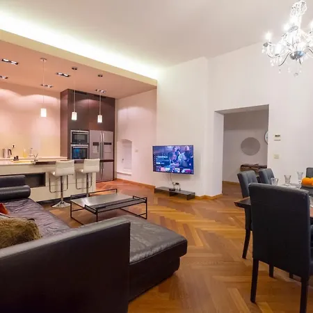 Address Deluxe Downtown Apartment *